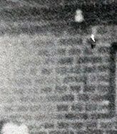 Overbetjent Hjortshøj læser dagsbefalingen den 5. maj 1945. Kilde: www.hammel-billeder.dk